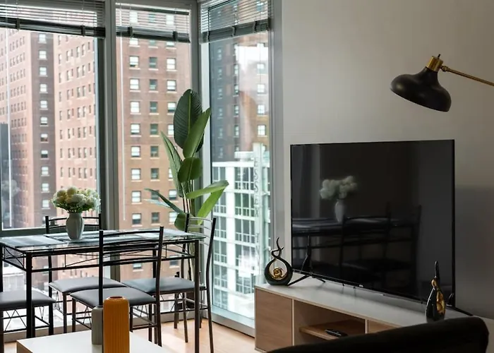 Affordable 2-bedroom On Wabash Apartment Chicago